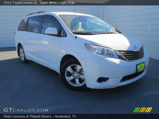 2013 Toyota Sienna LE in Super White