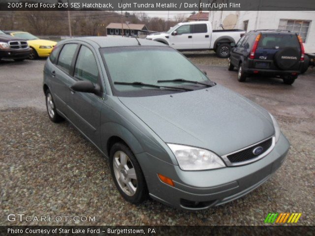 2005 Ford Focus ZX5 SES Hatchback in Light Tundra Metallic