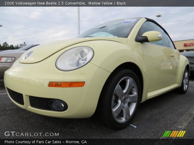 2006 Volkswagen New Beetle 2.5 Convertible in Mellow Yellow