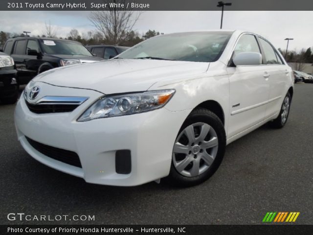 2011 Toyota Camry Hybrid in Super White