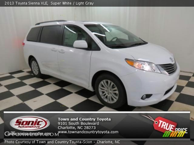 2013 Toyota Sienna XLE in Super White