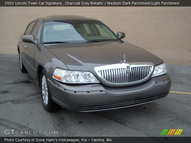 2003 Lincoln Town Car Signature in Charcoal Grey Metallic