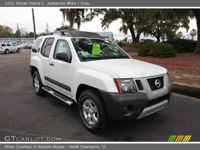 2012 Nissan Xterra S in Avalanche White