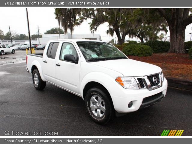2012 Nissan Frontier SV Crew Cab in Avalanche White