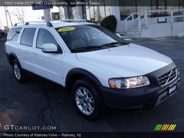 2007 Volvo XC70 AWD Cross Country in Ice White