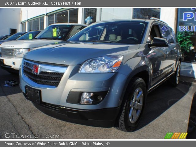 2007 Saturn Outlook XE in Ocean Mist