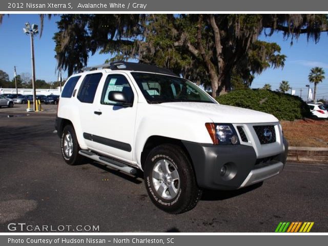 2012 Nissan Xterra S in Avalanche White