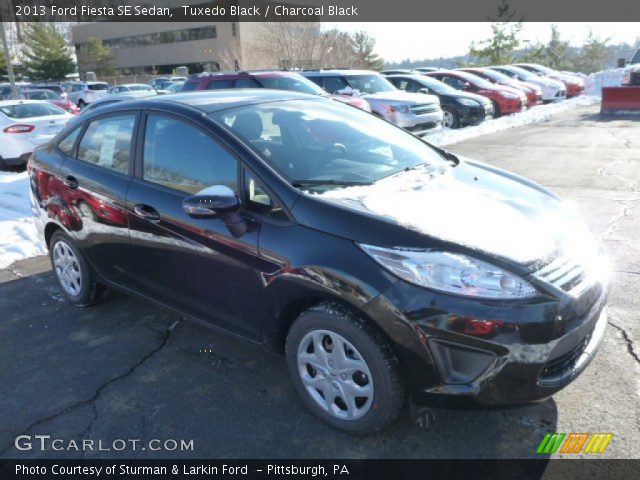 2013 Ford Fiesta SE Sedan in Tuxedo Black