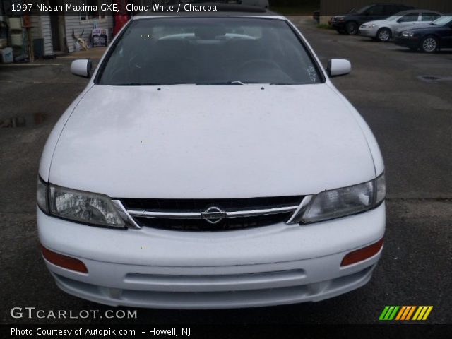 1997 Nissan Maxima GXE in Cloud White