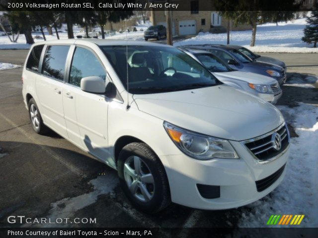 2009 Volkswagen Routan SEL in Calla Lilly White