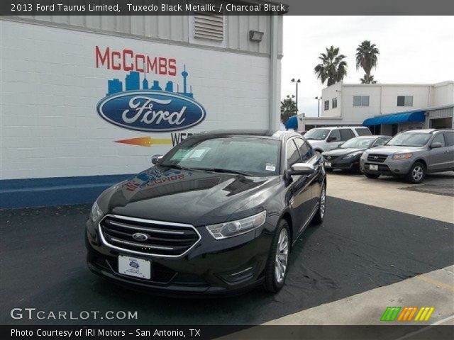 2013 Ford Taurus Limited in Tuxedo Black Metallic