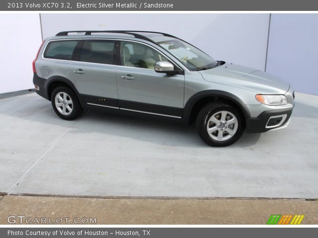 2013 Volvo XC70 3.2 in Electric Silver Metallic