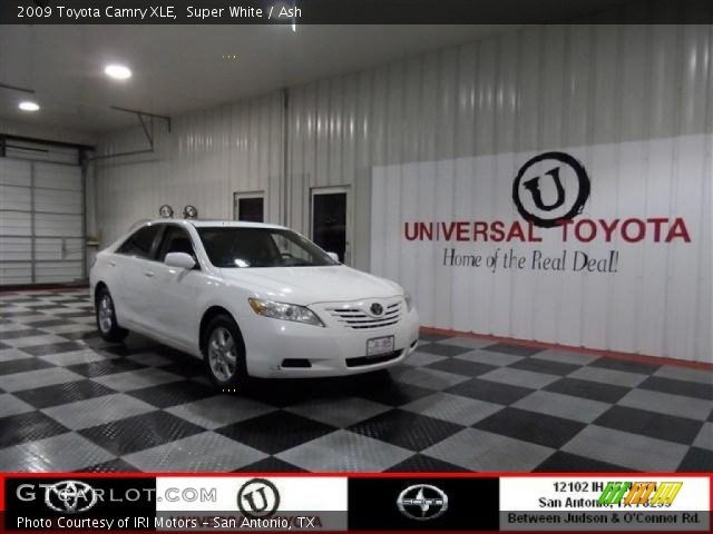 2009 Toyota Camry XLE in Super White