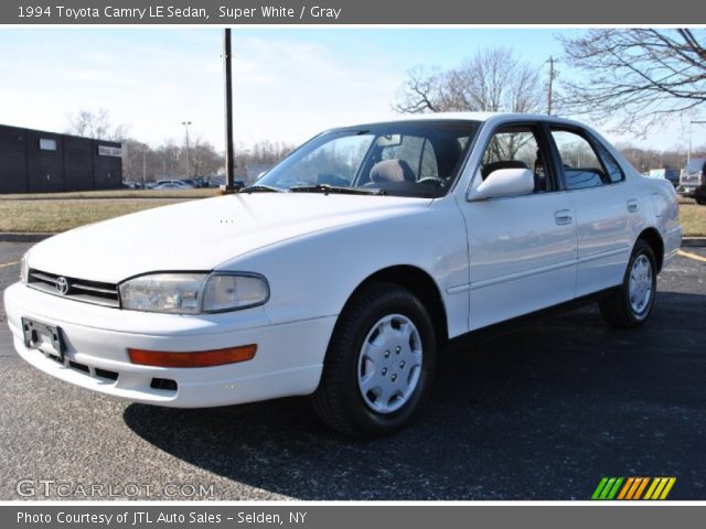 1994 Toyota Camry LE Sedan in Super White