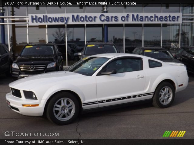 2007 Ford Mustang V6 Deluxe Coupe in Performance White