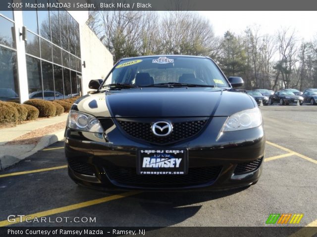 2005 Mazda MAZDA3 i Sedan in Black Mica