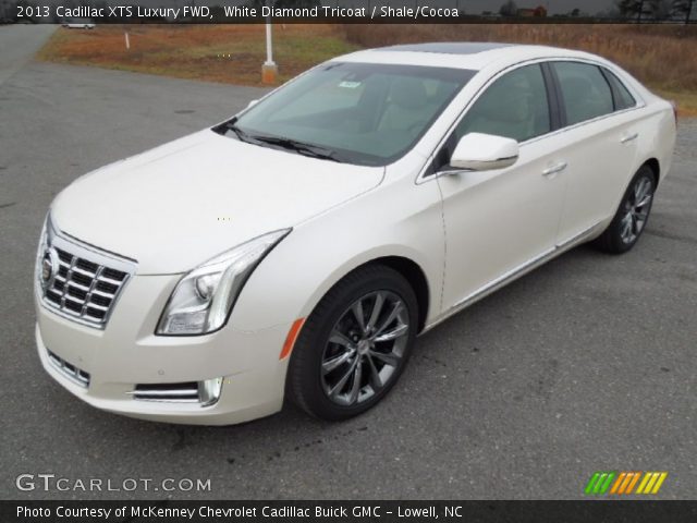 2013 Cadillac XTS Luxury FWD in White Diamond Tricoat
