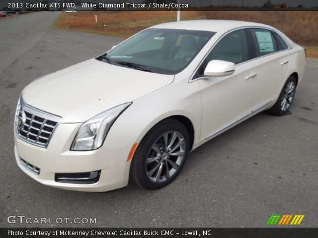 2013 Cadillac XTS FWD in White Diamond Tricoat