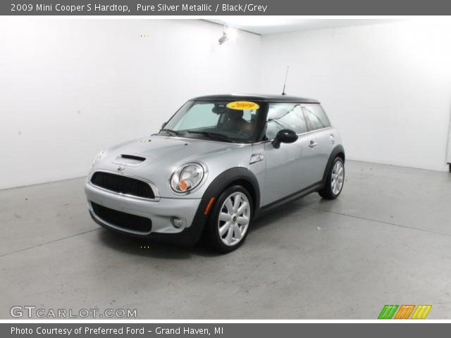 2009 Mini Cooper S Hardtop in Pure Silver Metallic