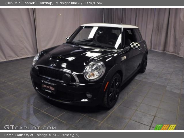 2009 Mini Cooper S Hardtop in Midnight Black