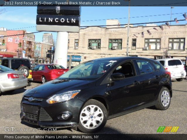 2012 Ford Focus SE 5-Door in Tuxedo Black Metallic