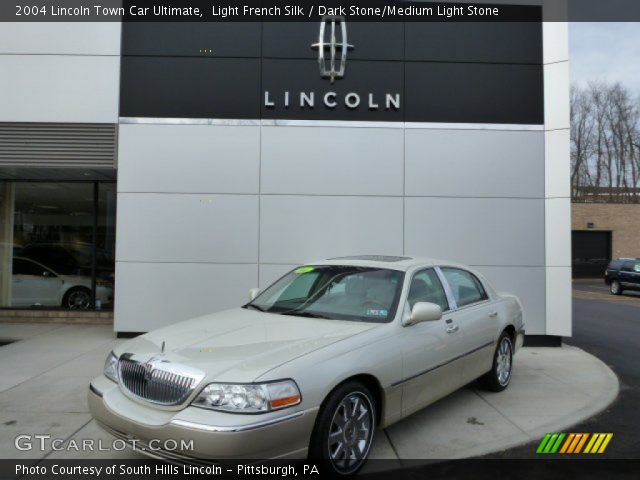 2004 Lincoln Town Car Ultimate in Light French Silk