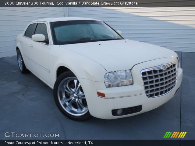 2006 Chrysler 300 Touring in Cool Vanilla