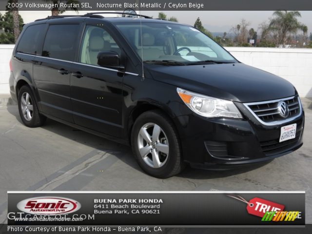 2009 Volkswagen Routan SEL in Nocturne Black Metallic