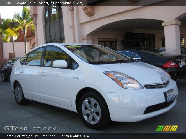 2006 Toyota Prius Hybrid in Super White