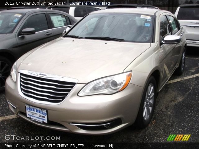 2013 Chrysler 200 Limited Sedan in Cashmere Pearl