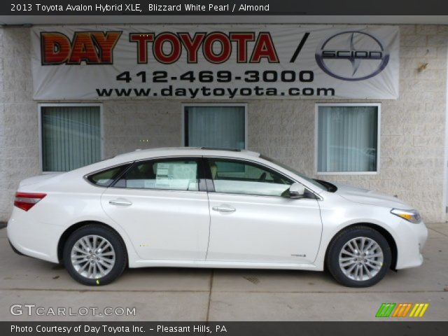 2013 Toyota Avalon Hybrid XLE in Blizzard White Pearl
