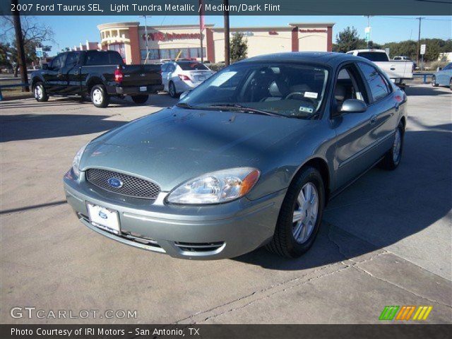 2007 Ford Taurus SEL in Light Tundra Metallic