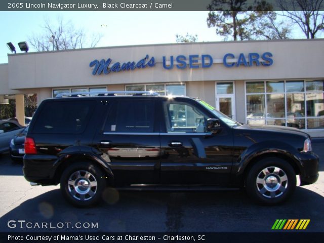 2005 Lincoln Navigator Luxury in Black Clearcoat