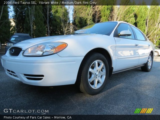 2006 Ford Taurus SEL in Vibrant White