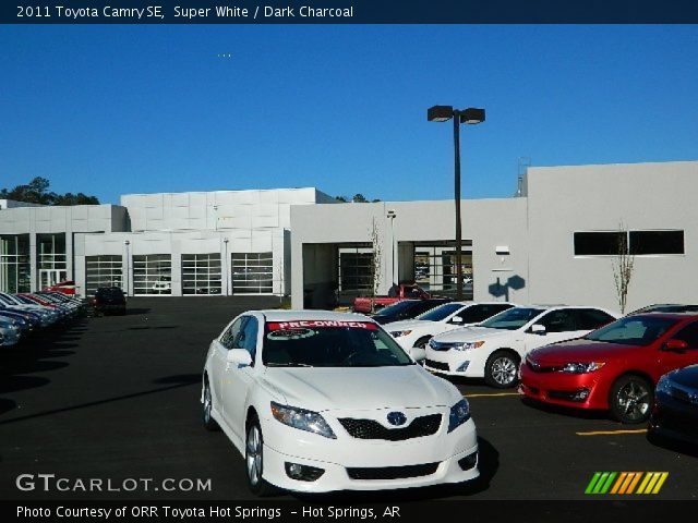 2011 Toyota Camry SE in Super White