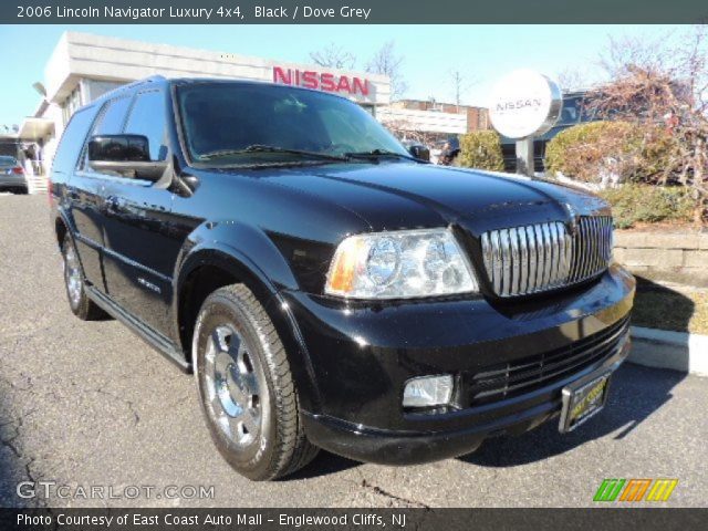 2006 Lincoln Navigator Luxury 4x4 in Black