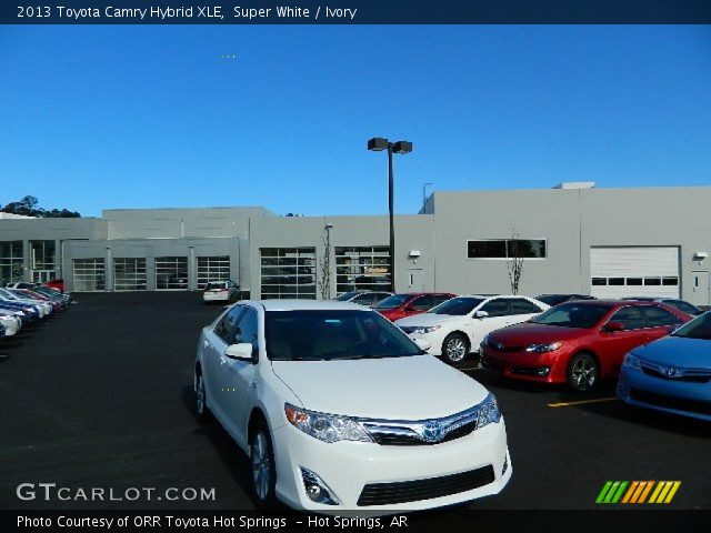 2013 Toyota Camry Hybrid XLE in Super White