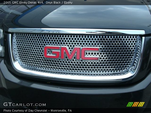 2005 GMC Envoy Denali 4x4 in Onyx Black