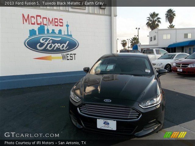 2013 Ford Fusion S in Tuxedo Black Metallic