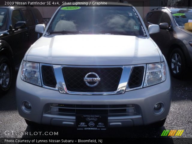 2009 Nissan Pathfinder SE 4x4 in Silver Lightning