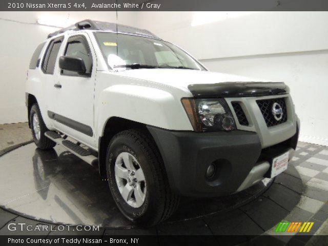 2010 Nissan Xterra S 4x4 in Avalanche White