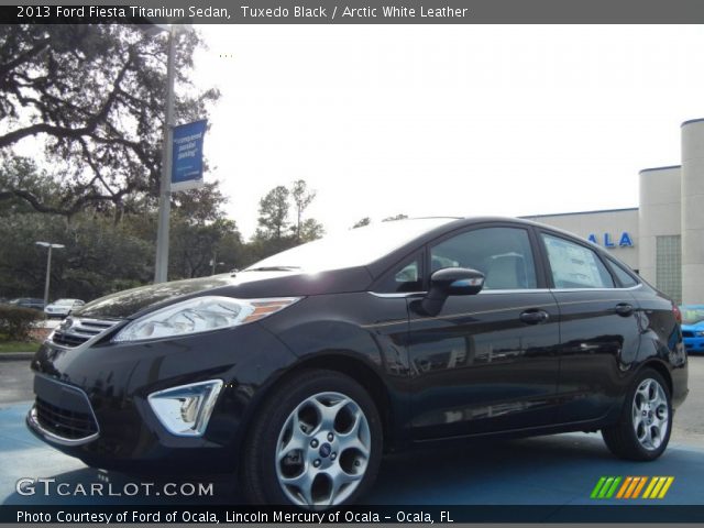 2013 Ford Fiesta Titanium Sedan in Tuxedo Black