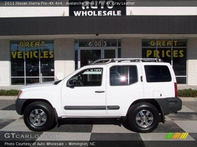 2011 Nissan Xterra Pro-4X 4x4 in Avalanche White