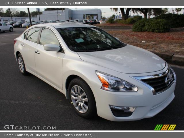 2013 Nissan Altima 2.5 S in Pearl White