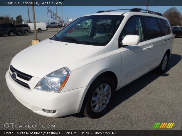 2006 Kia Sedona EX in White