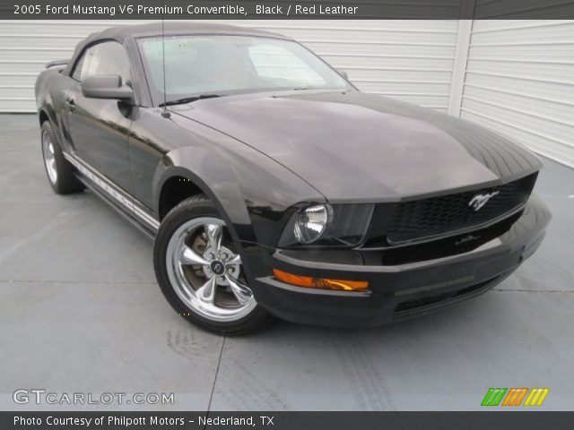 2005 Ford Mustang V6 Premium Convertible in Black