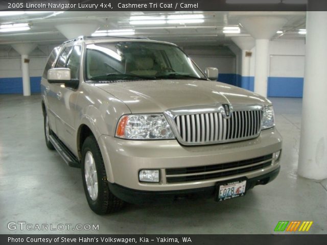 2005 Lincoln Navigator Luxury 4x4 in Cashmere Tri Coat