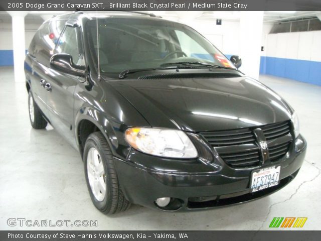 2005 Dodge Grand Caravan SXT in Brilliant Black Crystal Pearl