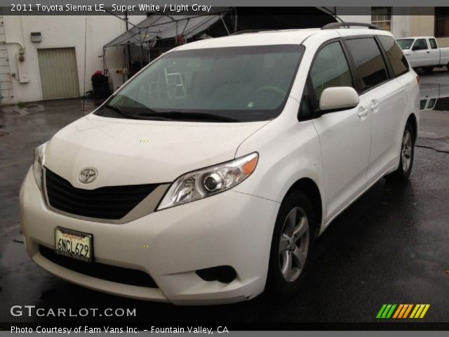 2011 Toyota Sienna LE in Super White