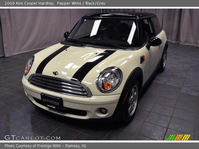 2009 Mini Cooper Hardtop in Pepper White
